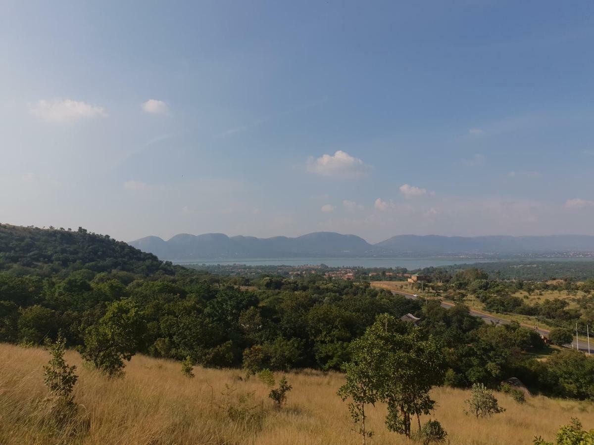 The Farm Apartment Hartbeespoort Bagian luar foto